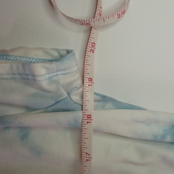 Love for humanity Large couture short sleeve light blue & white tie dye crop - Picture 8 of 10